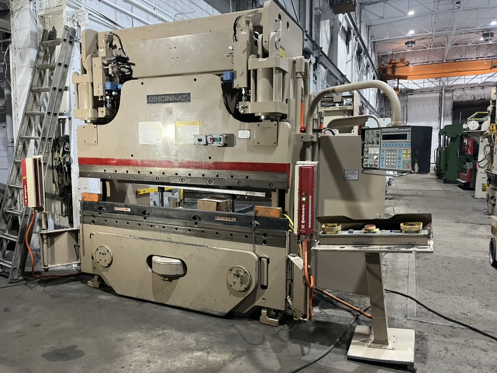 135 Ton  X 8’  Cincinnati 135 FMII Hydraulic Press Brake 
